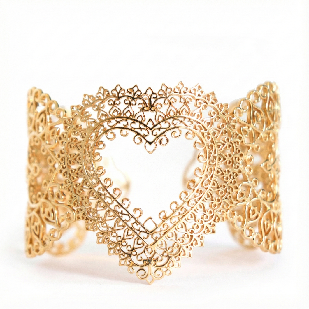 Heart Cuff Bracelet - 18 kt Yellow Gold